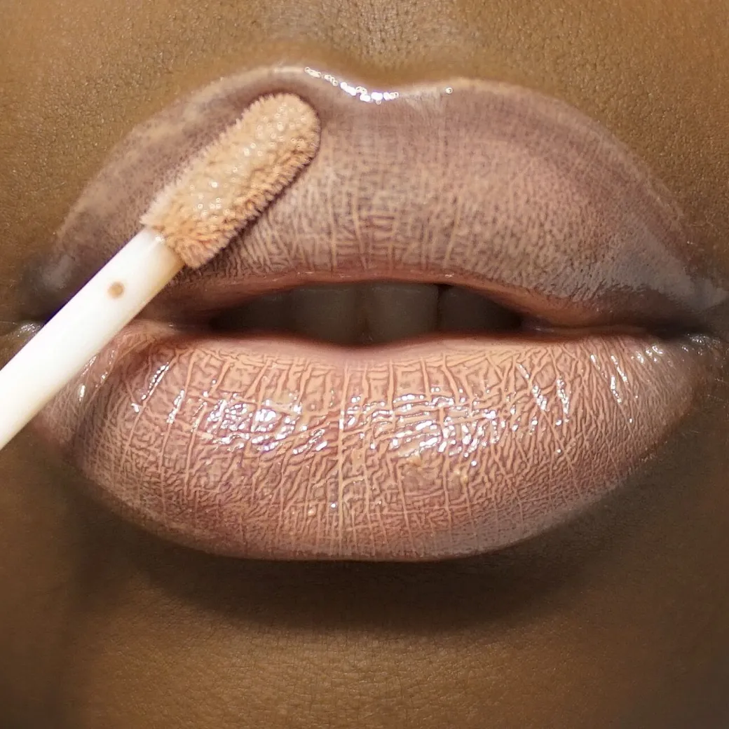 I Heart Revolution Soft Swirl Gloss Chocolate Lip Vanilla Gelato