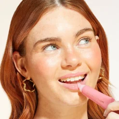 Makeup Revolution Juicy Peptide Lip Balm Pink Strawberry