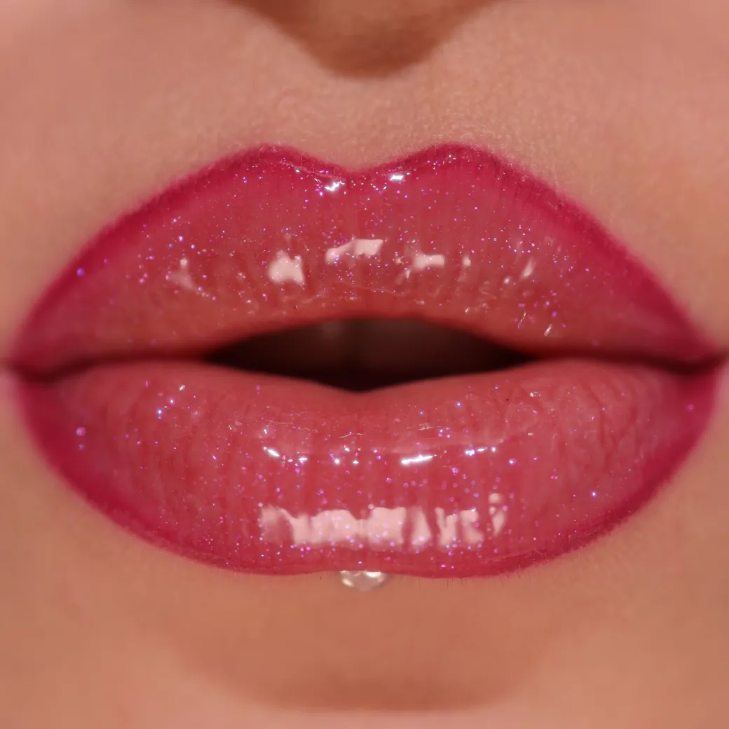 Revolution Pout Bomb Shimmer Gloss Berry Lustre